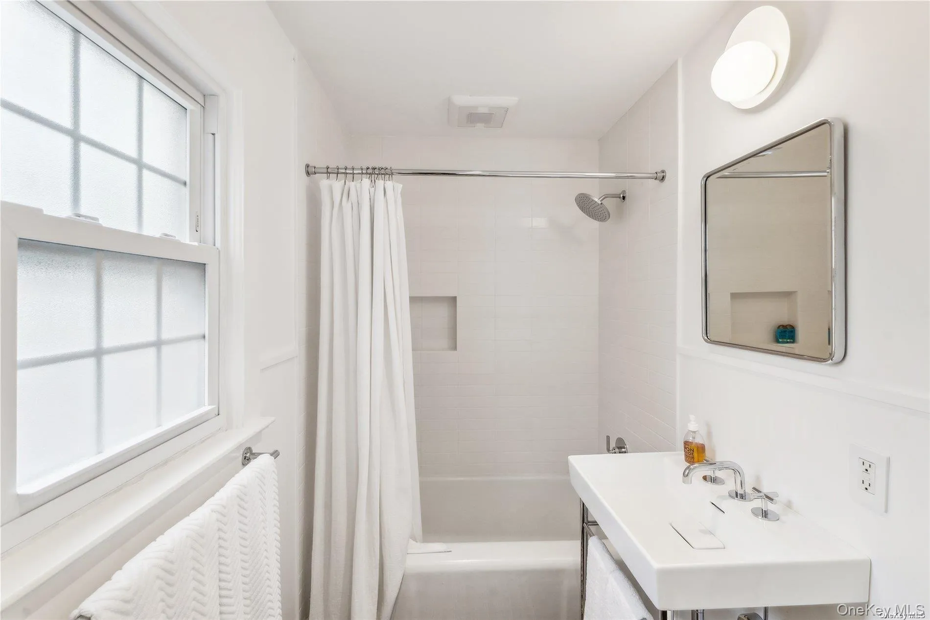 689 Main Street, Southampton, NY, 2 Bedrooms Bedrooms, 5 Rooms Rooms,2 BathroomsBathrooms,Residential Lease,For Rent,Main,0,955979 689 Main Street, Southampton, NY, 2 Bedrooms Bedrooms, 5 Rooms Rooms,2 BathroomsBathrooms,Residential Lease,For Rent,Main,0,955979