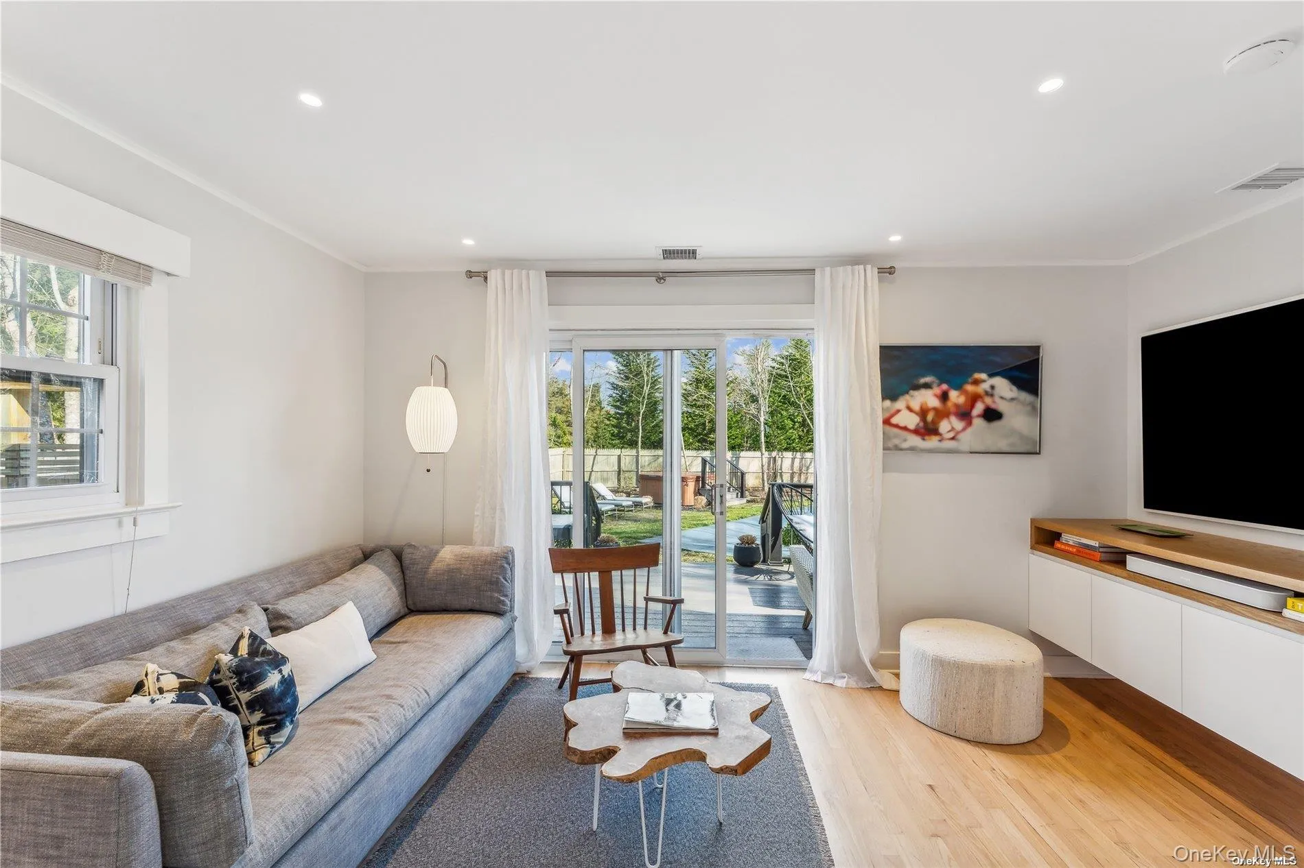 689 Main Street, Southampton, NY, 2 Bedrooms Bedrooms, 5 Rooms Rooms,2 BathroomsBathrooms,Residential Lease,For Rent,Main,0,955979 689 Main Street, Southampton, NY, 2 Bedrooms Bedrooms, 5 Rooms Rooms,2 BathroomsBathrooms,Residential Lease,For Rent,Main,0,955979