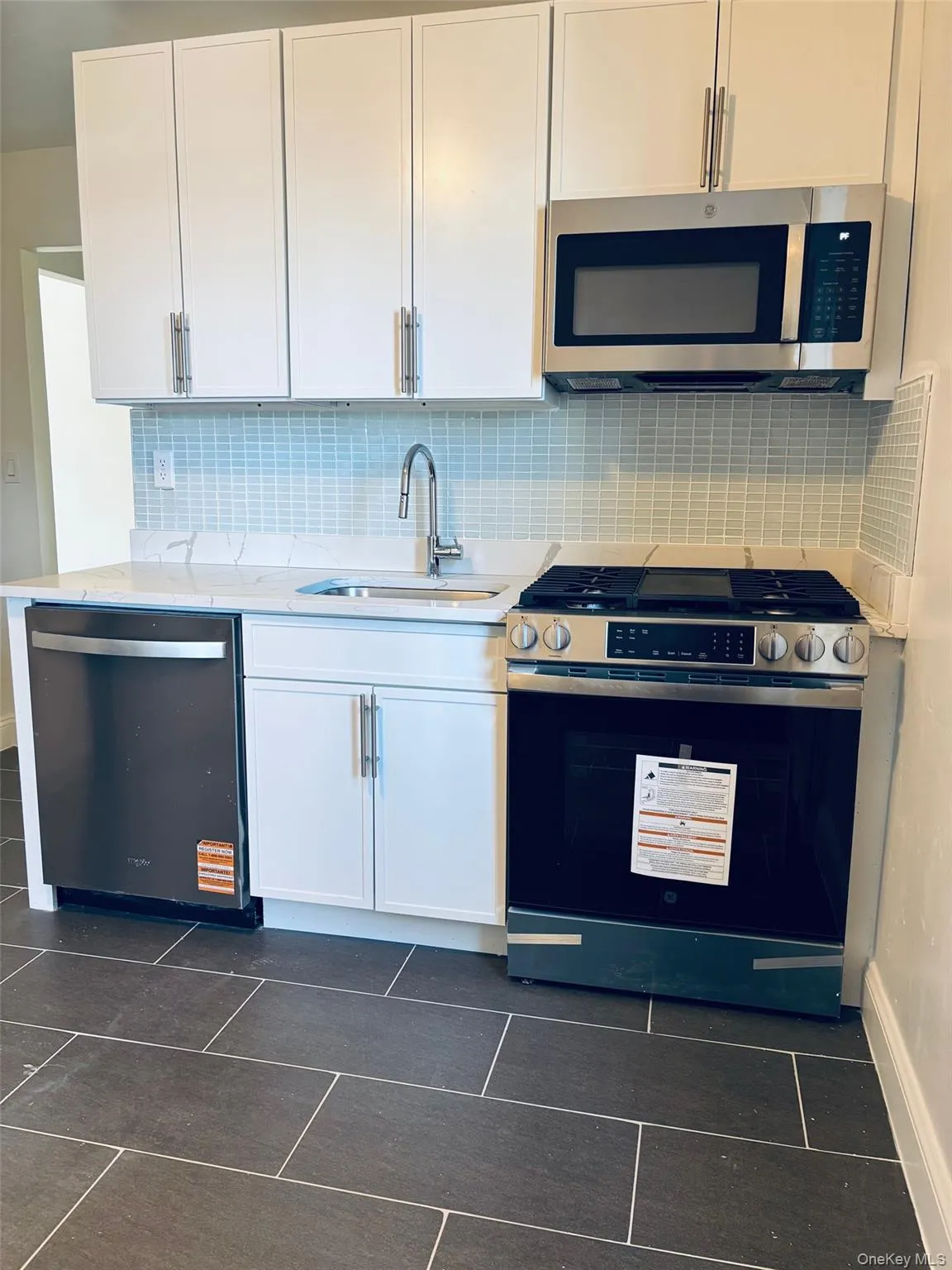 1300 Midland Avenue, Yonkers, NY, 2 Bedrooms Bedrooms, 4 Rooms Rooms,1 BathroomBathrooms,Residential,For Rent,Midland,0,956080 1300 Midland Avenue, Yonkers, NY, 2 Bedrooms Bedrooms, 4 Rooms Rooms,1 BathroomBathrooms,Residential,For Rent,Midland,0,956080