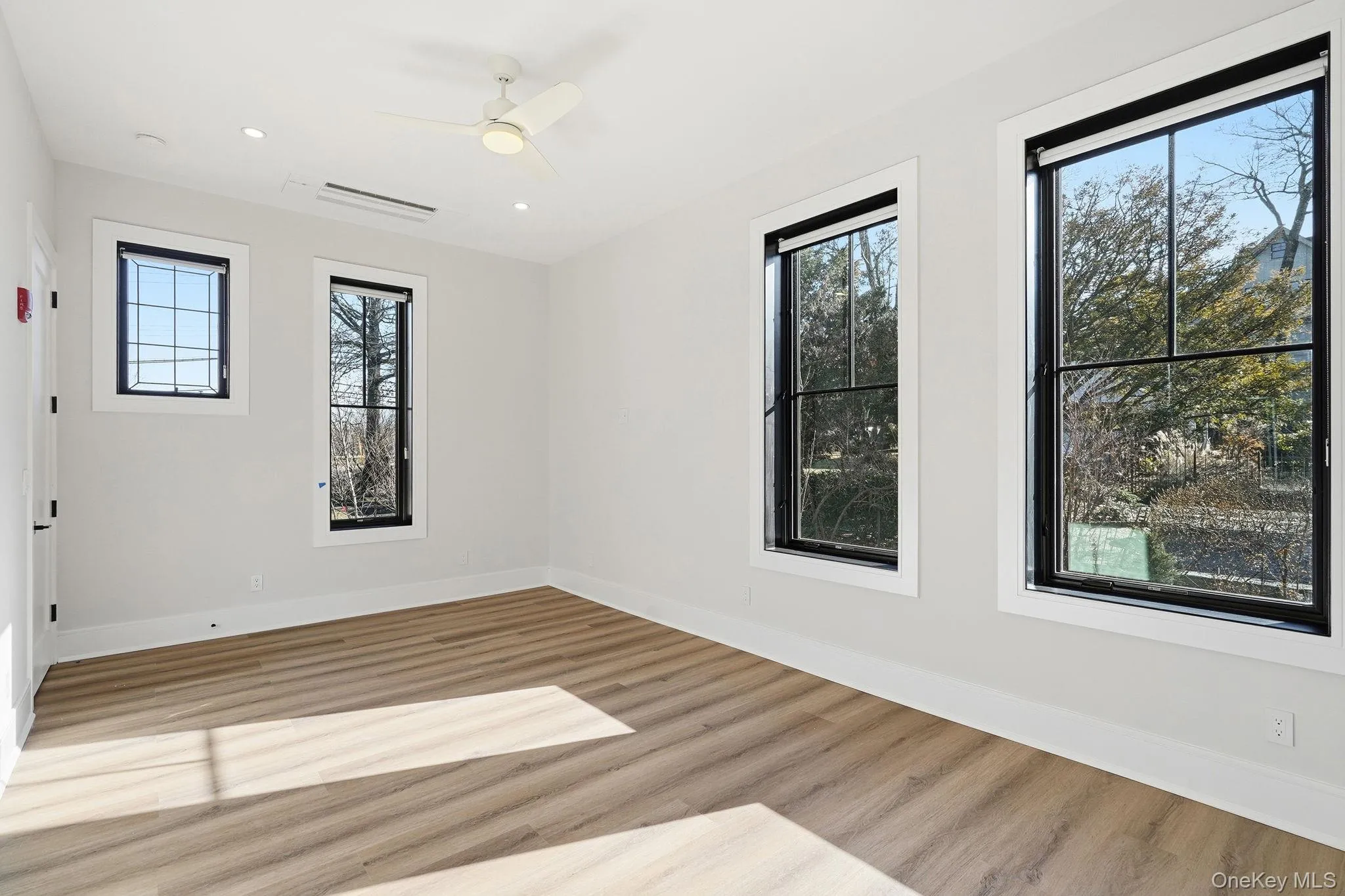 34 Clinton Avenue, Greenburgh, NY, 3 Bedrooms Bedrooms, 5 Rooms Rooms,2 BathroomsBathrooms,Residential Lease,For Rent,Clinton,0,956083 34 Clinton Avenue, Greenburgh, NY, 3 Bedrooms Bedrooms, 5 Rooms Rooms,2 BathroomsBathrooms,Residential Lease,For Rent,Clinton,0,956083