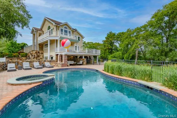 27 W Tiana Road, Southampton, New York 11946