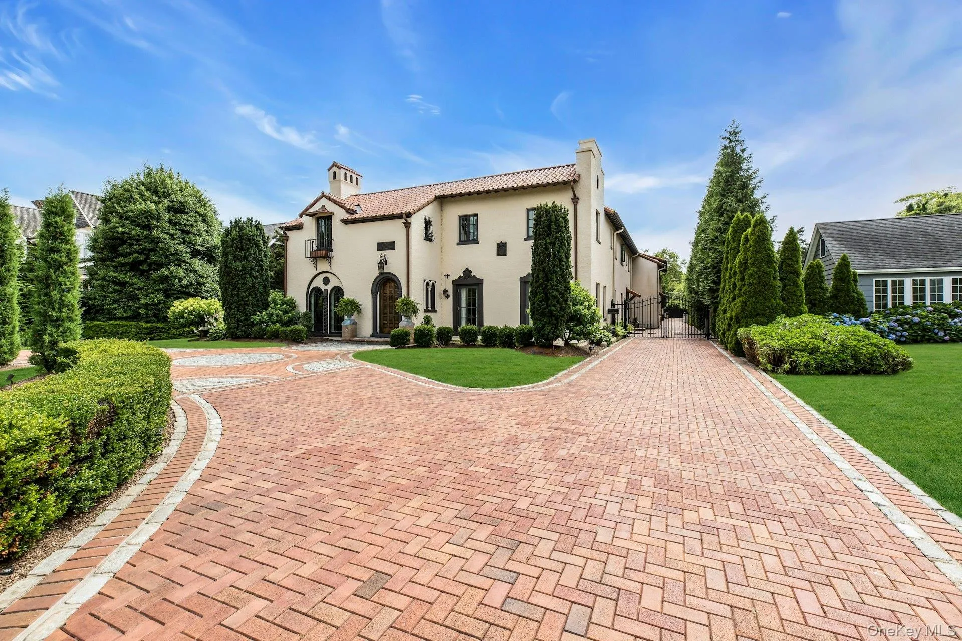 Stunning Spanish Style home on on The Cascade Lakes Stunning Spanish Style home on on The Cascade Lakes