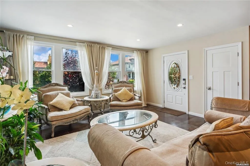 225 Walnut Street, Long Beach, NY, 3 Bedrooms Bedrooms, 12 Rooms Rooms,2 BathroomsBathrooms,Residential Lease,For Rent,Walnut,0,956220 225 Walnut Street, Long Beach, NY, 3 Bedrooms Bedrooms, 12 Rooms Rooms,2 BathroomsBathrooms,Residential Lease,For Rent,Walnut,0,956220