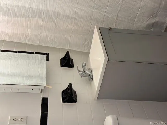 175-45 88th Avenue, New York, NY, 2 Bedrooms Bedrooms, 5 Rooms Rooms,2 BathroomsBathrooms,Residential Lease,For Rent,88th,0,956299 175-45 88th Avenue, New York, NY, 2 Bedrooms Bedrooms, 5 Rooms Rooms,2 BathroomsBathrooms,Residential Lease,For Rent,88th,0,956299