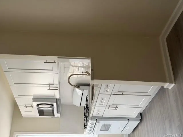 175-45 88th Avenue, New York, NY, 2 Bedrooms Bedrooms, 5 Rooms Rooms,2 BathroomsBathrooms,Residential Lease,For Rent,88th,0,956299 175-45 88th Avenue, New York, NY, 2 Bedrooms Bedrooms, 5 Rooms Rooms,2 BathroomsBathrooms,Residential Lease,For Rent,88th,0,956299