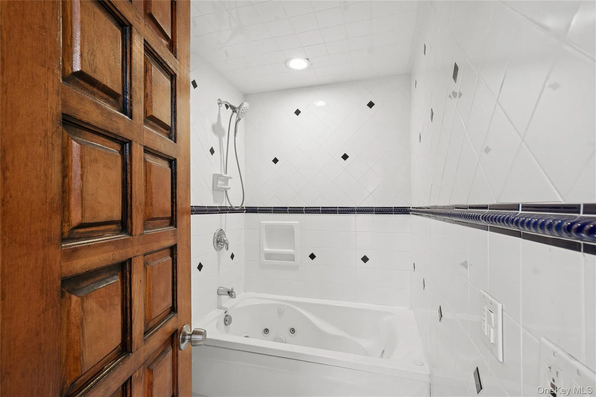 549 Woodbury Road, Huntington, NY, 5 Bedrooms Bedrooms, 13 Rooms Rooms,5 BathroomsBathrooms,Residential,For Rent,Woodbury,0,956316 549 Woodbury Road, Huntington, NY, 5 Bedrooms Bedrooms, 13 Rooms Rooms,5 BathroomsBathrooms,Residential,For Rent,Woodbury,0,956316