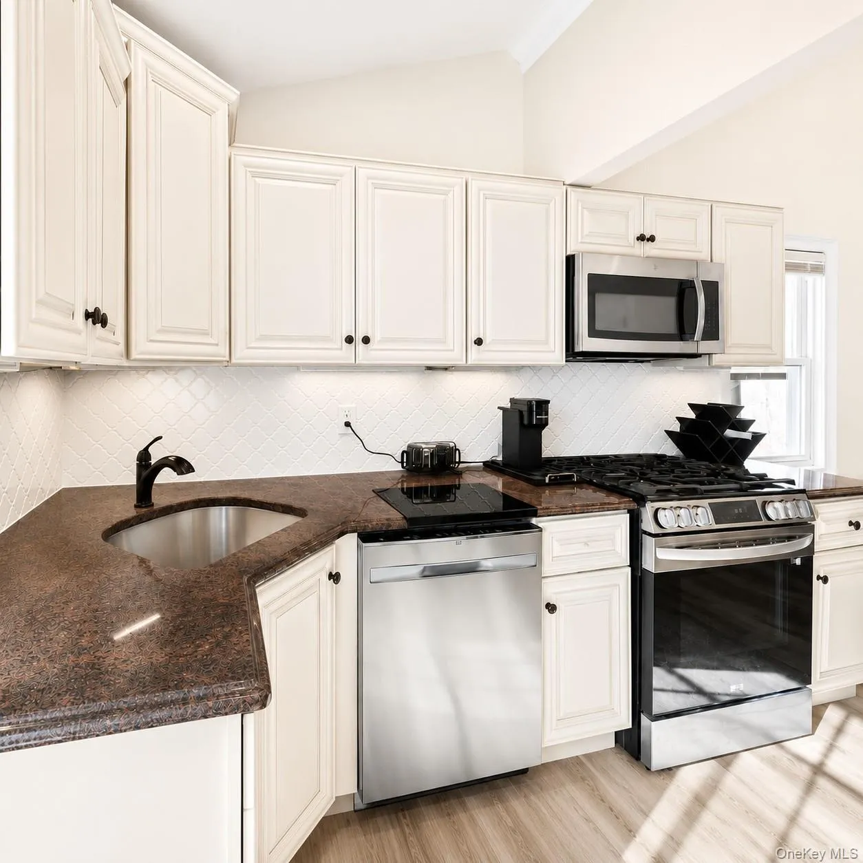 5 James Street, Hempstead, NY, 2 Bedrooms Bedrooms, 5 Rooms Rooms,1 BathroomBathrooms,Residential,For Rent,James,0,956326 5 James Street, Hempstead, NY, 2 Bedrooms Bedrooms, 5 Rooms Rooms,1 BathroomBathrooms,Residential,For Rent,James,0,956326