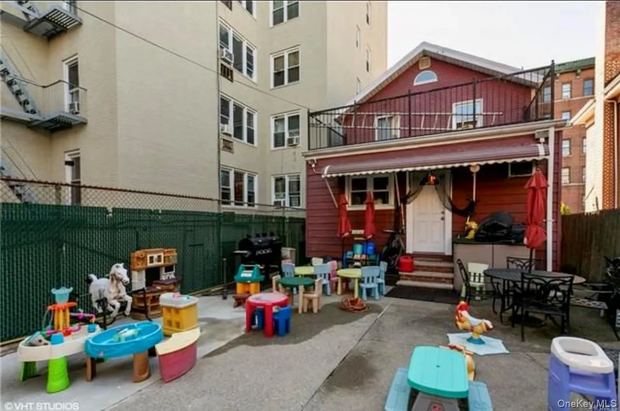133 195th Street, New York, NY, 3 Bedrooms Bedrooms, 7 Rooms Rooms,3 BathroomsBathrooms,Residential,For Rent,195th,0,956334 133 195th Street, New York, NY, 3 Bedrooms Bedrooms, 7 Rooms Rooms,3 BathroomsBathrooms,Residential,For Rent,195th,0,956334