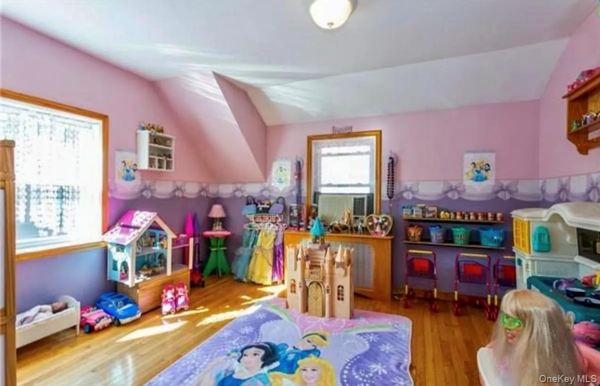 133 195th Street, New York, NY, 3 Bedrooms Bedrooms, 7 Rooms Rooms,3 BathroomsBathrooms,Residential,For Rent,195th,0,956334 133 195th Street, New York, NY, 3 Bedrooms Bedrooms, 7 Rooms Rooms,3 BathroomsBathrooms,Residential,For Rent,195th,0,956334