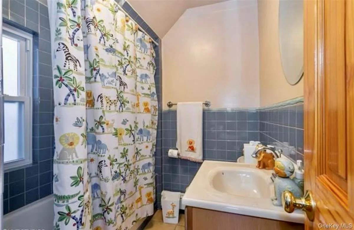 133 195th Street, New York, NY, 3 Bedrooms Bedrooms, 7 Rooms Rooms,3 BathroomsBathrooms,Residential,For Rent,195th,0,956334 133 195th Street, New York, NY, 3 Bedrooms Bedrooms, 7 Rooms Rooms,3 BathroomsBathrooms,Residential,For Rent,195th,0,956334