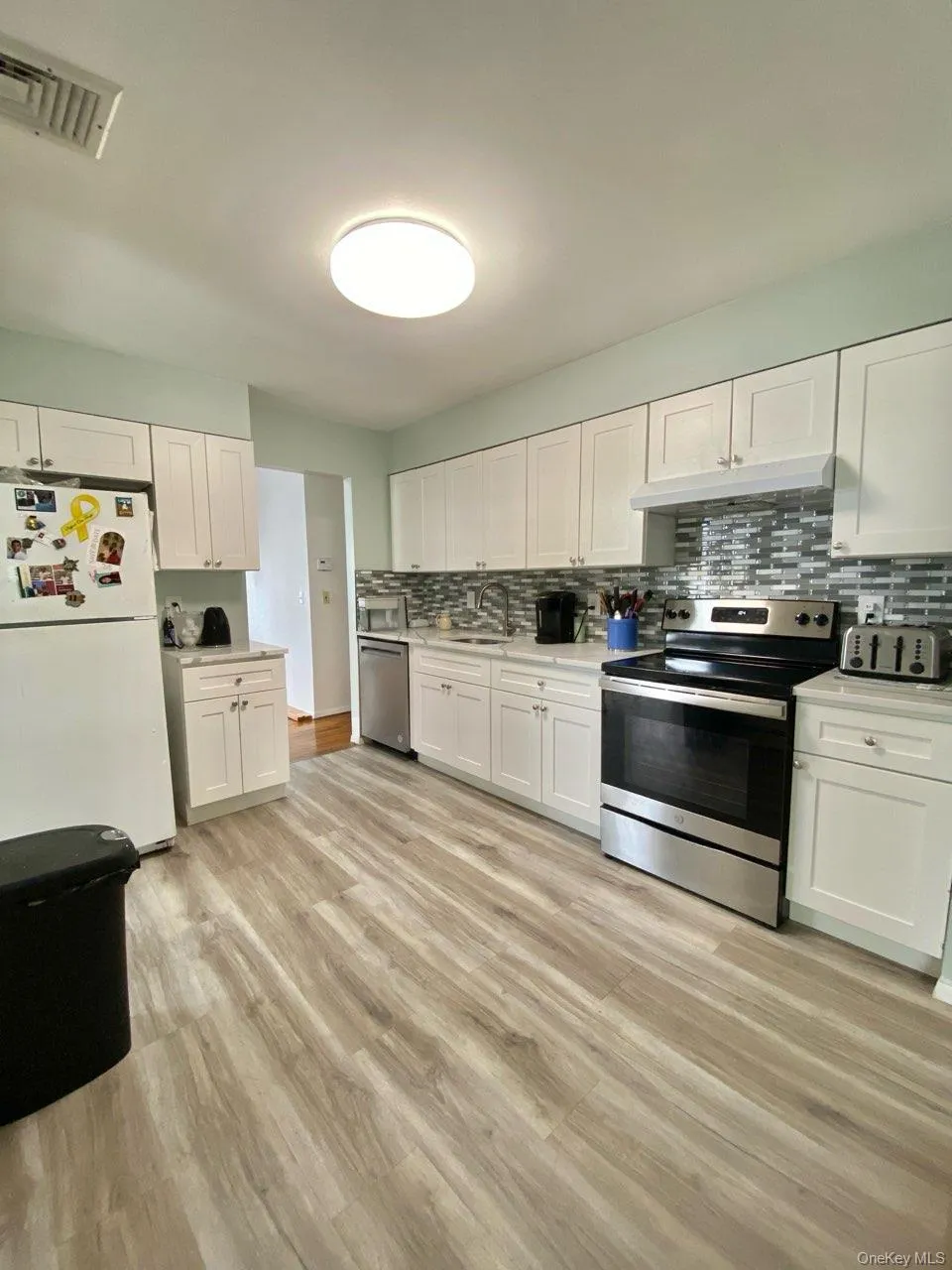 55 Parkway Avenue, Babylon, NY, 7 Bedrooms Bedrooms, 12 Rooms Rooms,3 BathroomsBathrooms,Residential,For Rent,Parkway,0,956530 55 Parkway Avenue, Babylon, NY, 7 Bedrooms Bedrooms, 12 Rooms Rooms,3 BathroomsBathrooms,Residential,For Rent,Parkway,0,956530