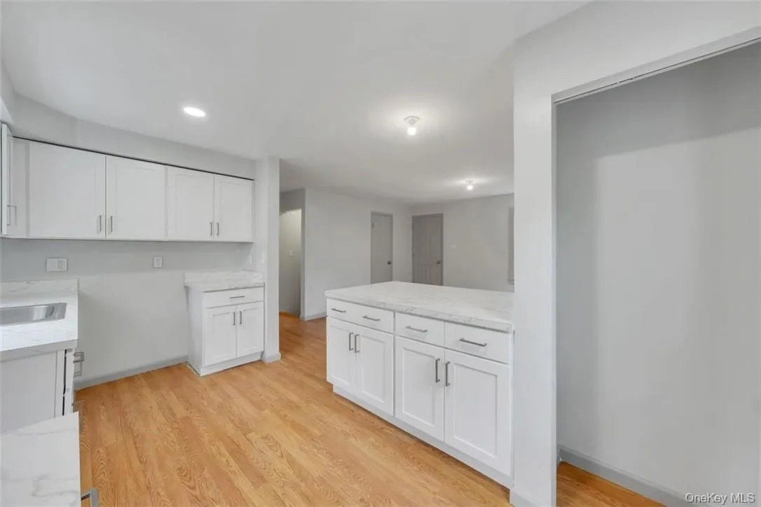 32 Highland Drive, Woodbury, NY, 4 Bedrooms Bedrooms, 8 Rooms Rooms,2 BathroomsBathrooms,Residential Lease,For Rent,Highland,0,956560 32 Highland Drive, Woodbury, NY, 4 Bedrooms Bedrooms, 8 Rooms Rooms,2 BathroomsBathrooms,Residential Lease,For Rent,Highland,0,956560