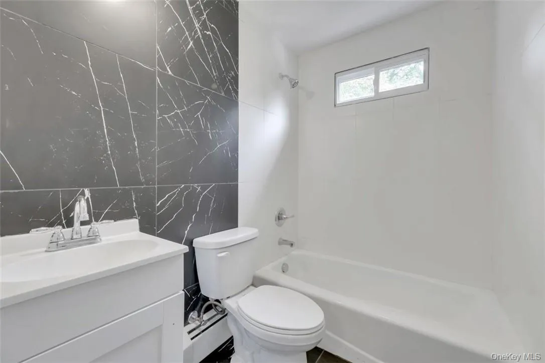 32 Highland Drive, Woodbury, NY, 4 Bedrooms Bedrooms, 8 Rooms Rooms,2 BathroomsBathrooms,Residential Lease,For Rent,Highland,0,956560 32 Highland Drive, Woodbury, NY, 4 Bedrooms Bedrooms, 8 Rooms Rooms,2 BathroomsBathrooms,Residential Lease,For Rent,Highland,0,956560