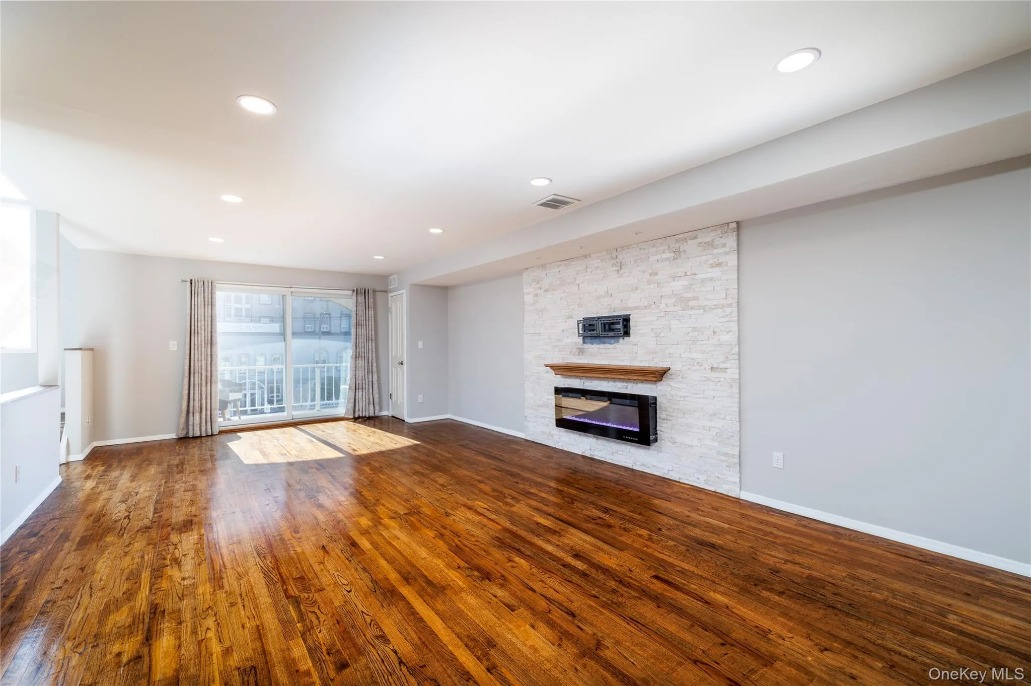 277 Broadway, Long Beach, NY, 3 Bedrooms Bedrooms, 7 Rooms Rooms,2 BathroomsBathrooms,Residential Lease,For Rent,Broadway,0,956571 277 Broadway, Long Beach, NY, 3 Bedrooms Bedrooms, 7 Rooms Rooms,2 BathroomsBathrooms,Residential Lease,For Rent,Broadway,0,956571