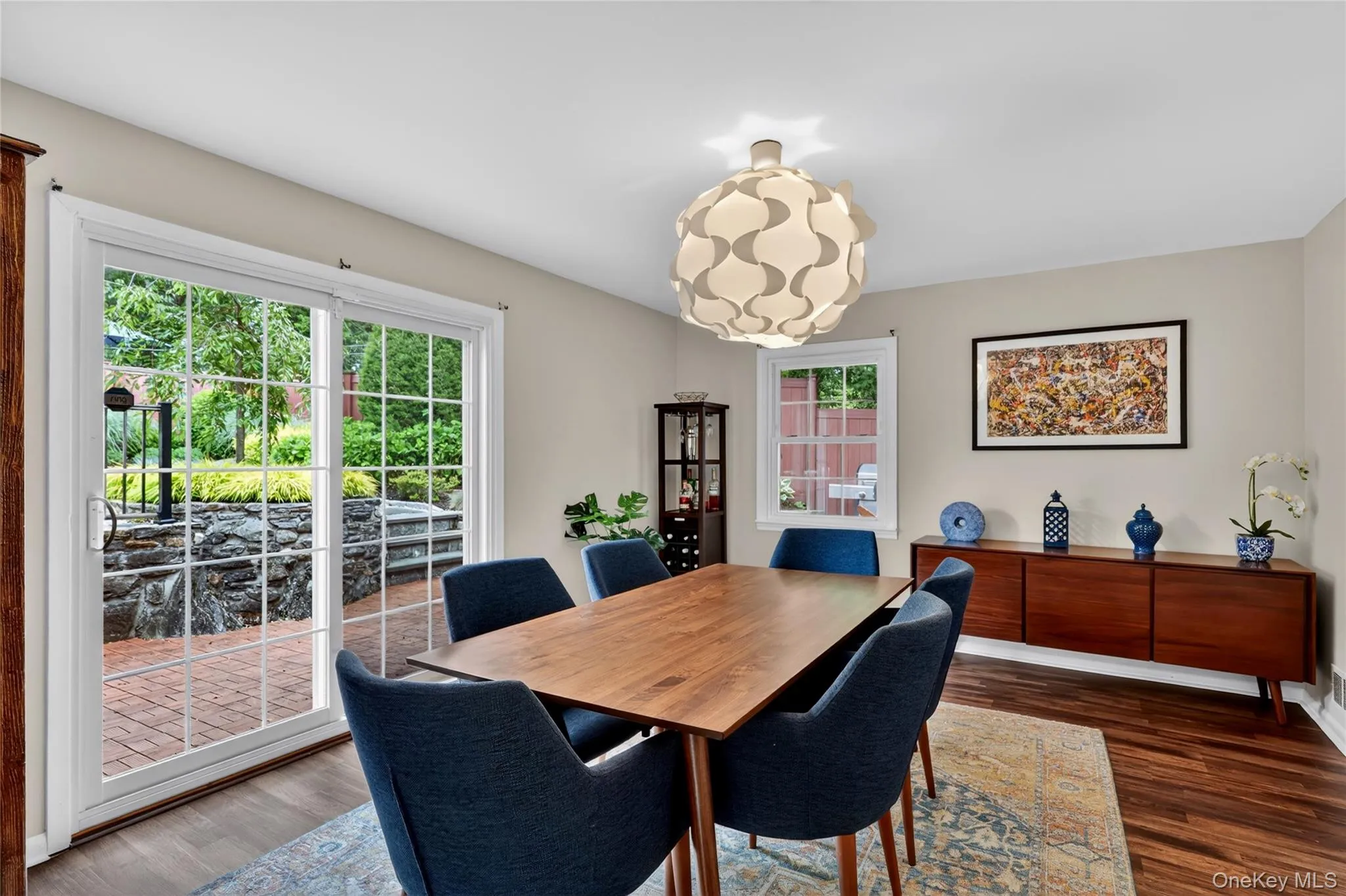 Dining room with SGD to side deck Dining room with SGD to side deck