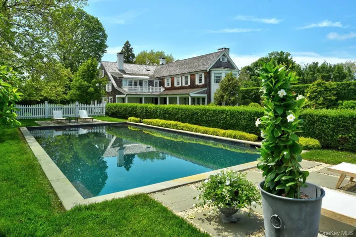 10 Jones Road, East Hampton, New York 11937