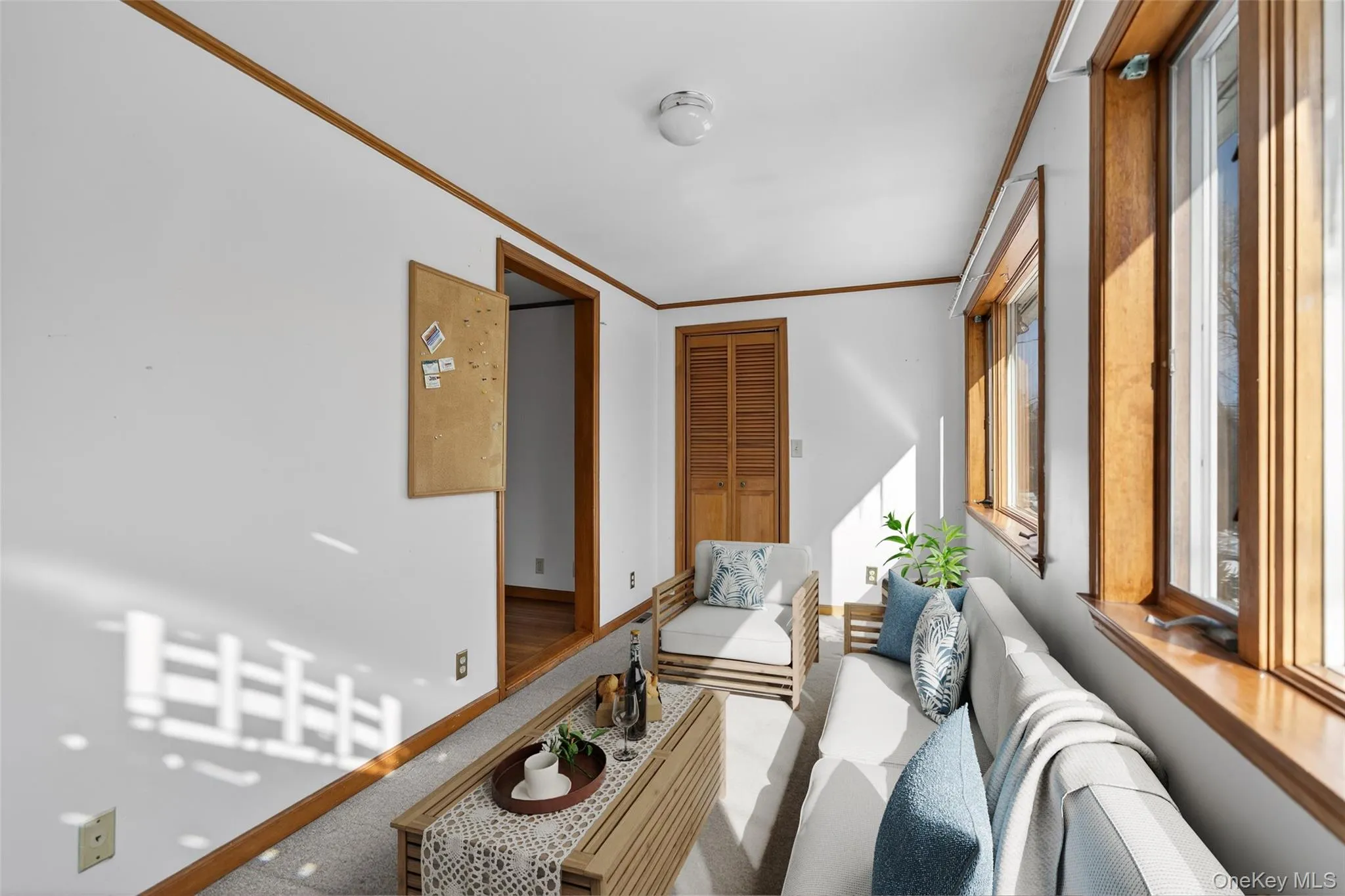 Virtually stage sun room Virtually stage sun room