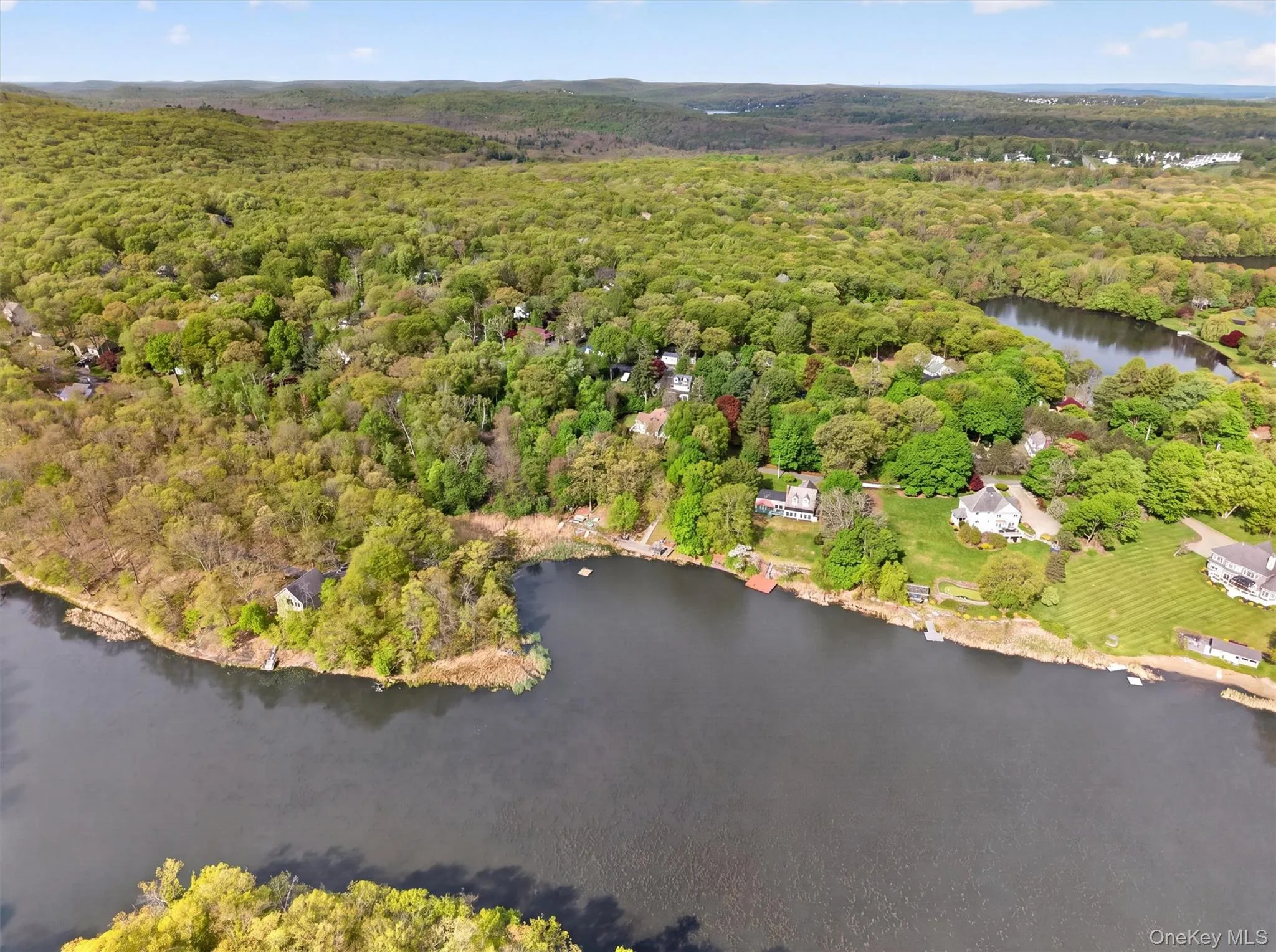 Nearby Sapphire Lake is walking distance Nearby Sapphire Lake is walking distance
