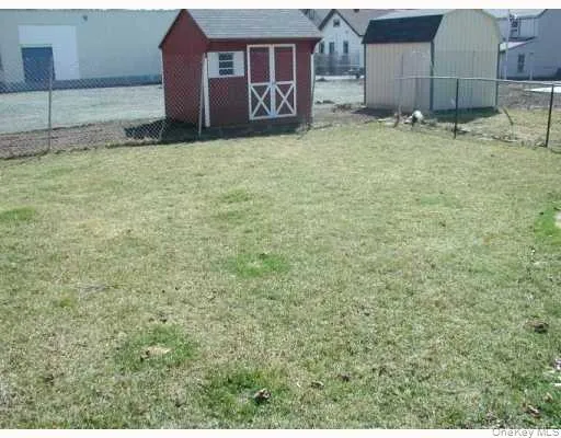 Large private level fenced yard - landlord provides lawn cutting Large private level fenced yard - landlord provides lawn cutting