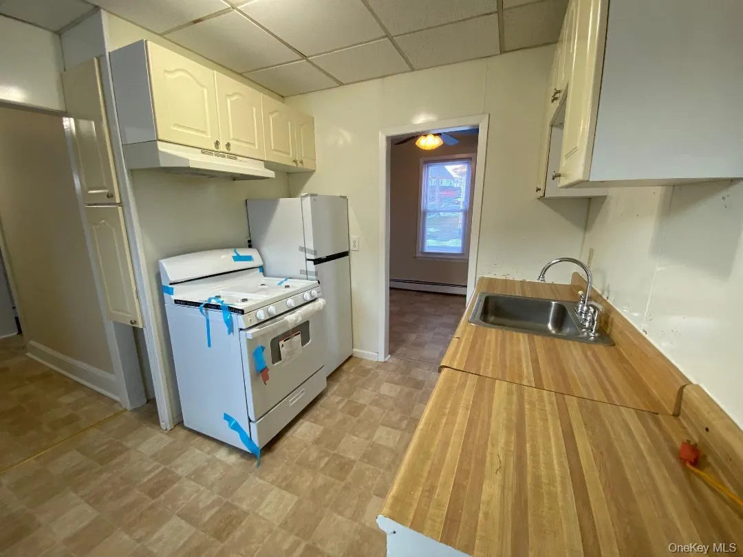 6 Tor Avenue, Haverstraw, NY, 1 Bedroom Bedrooms, 5 Rooms Rooms,1 BathroomBathrooms,Residential Lease,For Rent,Tor,0,956707 6 Tor Avenue, Haverstraw, NY, 1 Bedroom Bedrooms, 5 Rooms Rooms,1 BathroomBathrooms,Residential Lease,For Rent,Tor,0,956707