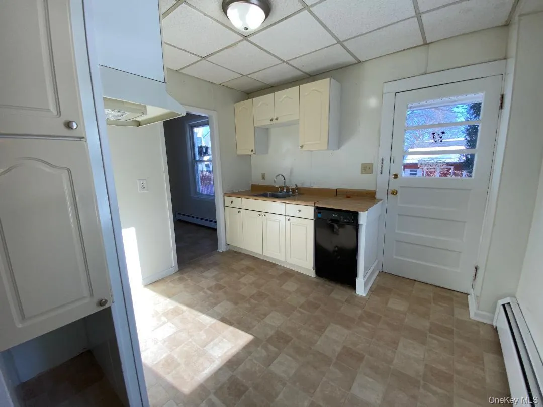 6 Tor Avenue, Haverstraw, NY, 1 Bedroom Bedrooms, 5 Rooms Rooms,1 BathroomBathrooms,Residential Lease,For Rent,Tor,0,956707 6 Tor Avenue, Haverstraw, NY, 1 Bedroom Bedrooms, 5 Rooms Rooms,1 BathroomBathrooms,Residential Lease,For Rent,Tor,0,956707