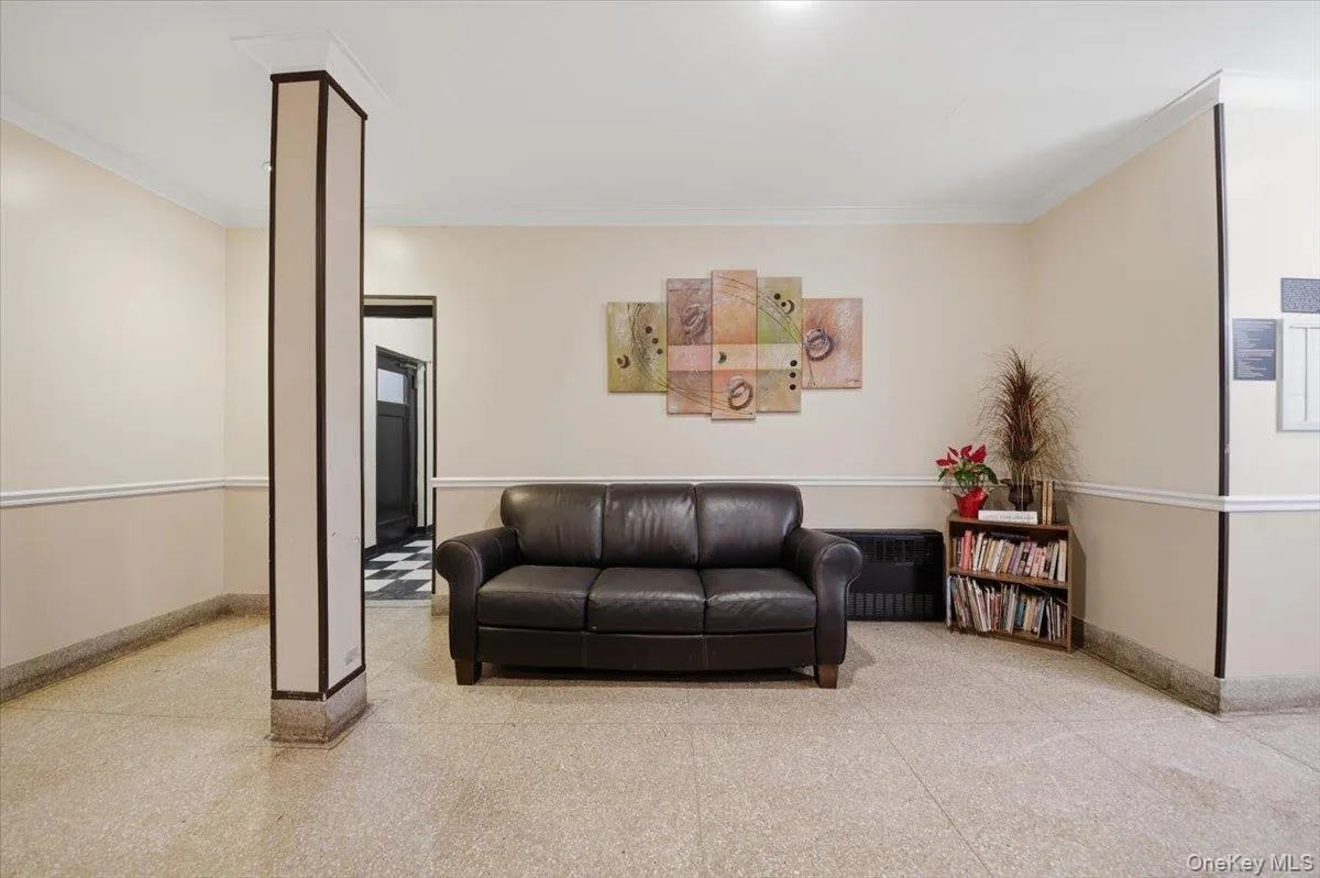 Lobby featuring crown molding and baseboards Lobby featuring crown molding and baseboards