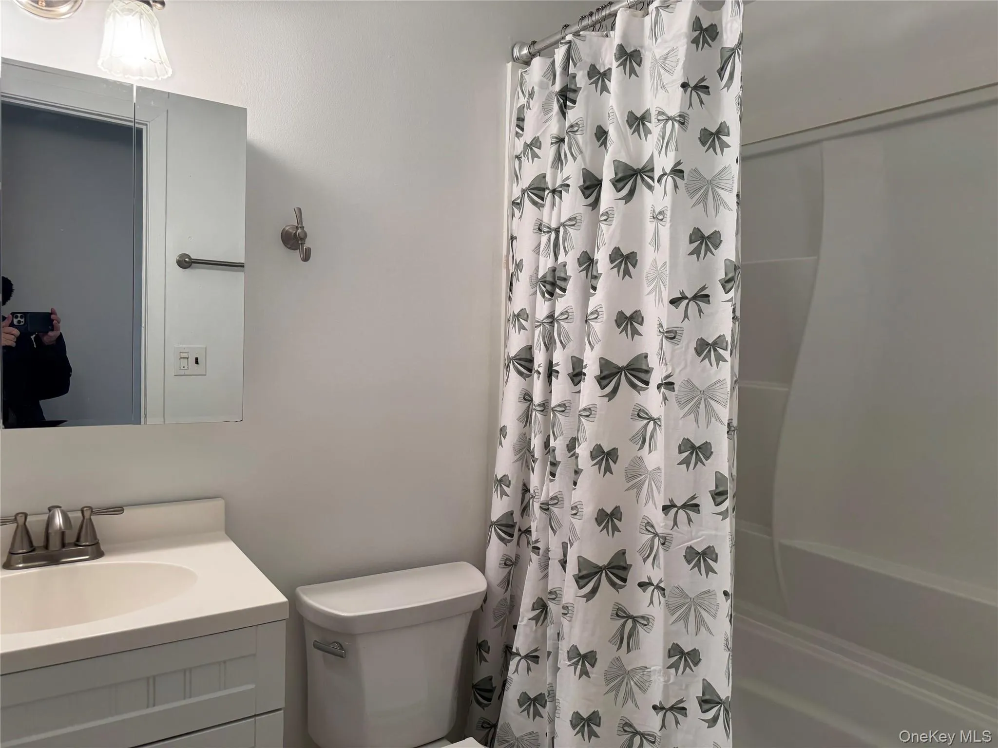 37A Norwood Road, North Hempstead, NY, 2 Bedrooms Bedrooms, 5 Rooms Rooms,2 BathroomsBathrooms,Residential Lease,For Rent,Norwood,0,956745 37A Norwood Road, North Hempstead, NY, 2 Bedrooms Bedrooms, 5 Rooms Rooms,2 BathroomsBathrooms,Residential Lease,For Rent,Norwood,0,956745