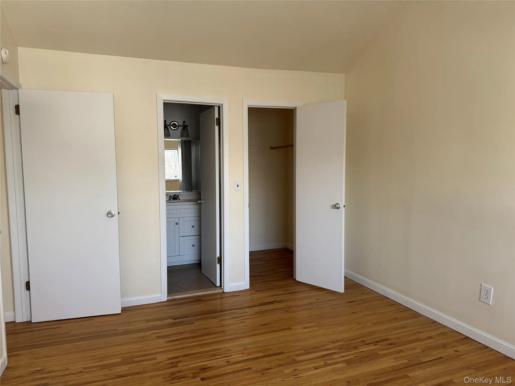 37A Norwood Road, North Hempstead, NY, 2 Bedrooms Bedrooms, 5 Rooms Rooms,2 BathroomsBathrooms,Residential Lease,For Rent,Norwood,0,956745 37A Norwood Road, North Hempstead, NY, 2 Bedrooms Bedrooms, 5 Rooms Rooms,2 BathroomsBathrooms,Residential Lease,For Rent,Norwood,0,956745