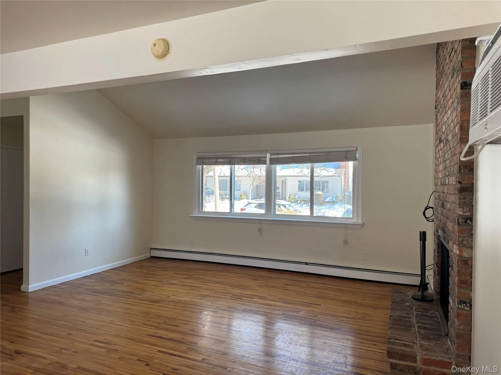 37A Norwood Road, North Hempstead, NY, 2 Bedrooms Bedrooms, 5 Rooms Rooms,2 BathroomsBathrooms,Residential Lease,For Rent,Norwood,0,956745 37A Norwood Road, North Hempstead, NY, 2 Bedrooms Bedrooms, 5 Rooms Rooms,2 BathroomsBathrooms,Residential Lease,For Rent,Norwood,0,956745