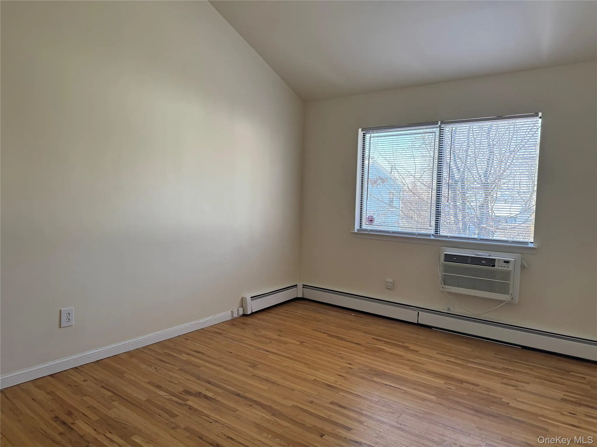 37A Norwood Road, North Hempstead, NY, 2 Bedrooms Bedrooms, 5 Rooms Rooms,2 BathroomsBathrooms,Residential Lease,For Rent,Norwood,0,956745 37A Norwood Road, North Hempstead, NY, 2 Bedrooms Bedrooms, 5 Rooms Rooms,2 BathroomsBathrooms,Residential Lease,For Rent,Norwood,0,956745