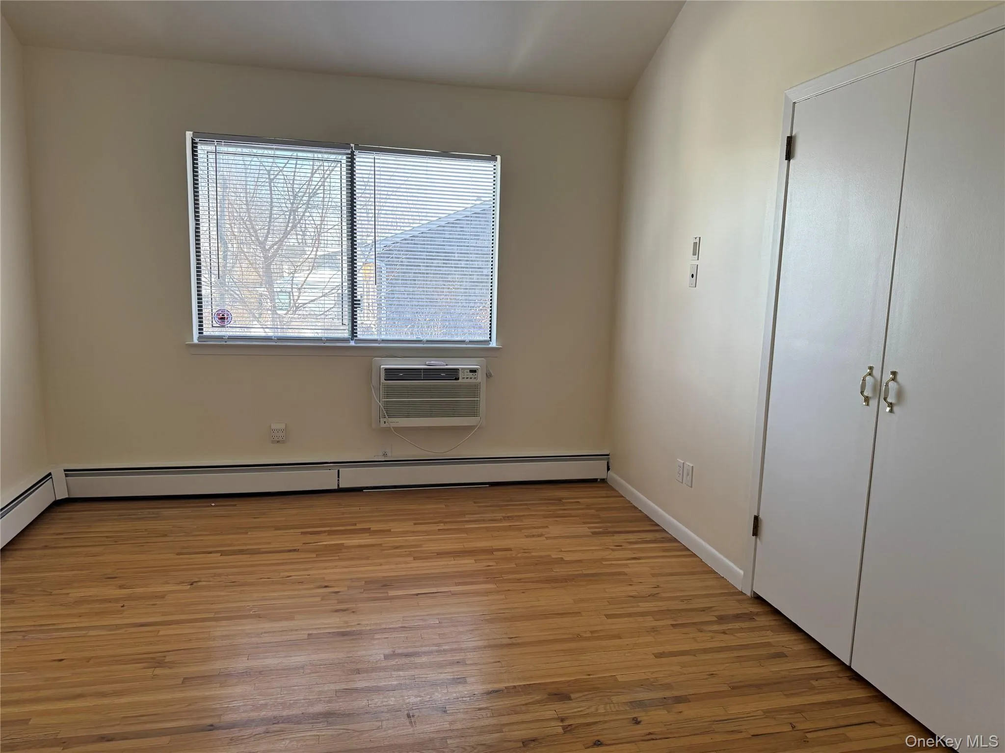 37A Norwood Road, North Hempstead, NY, 2 Bedrooms Bedrooms, 5 Rooms Rooms,2 BathroomsBathrooms,Residential Lease,For Rent,Norwood,0,956745 37A Norwood Road, North Hempstead, NY, 2 Bedrooms Bedrooms, 5 Rooms Rooms,2 BathroomsBathrooms,Residential Lease,For Rent,Norwood,0,956745