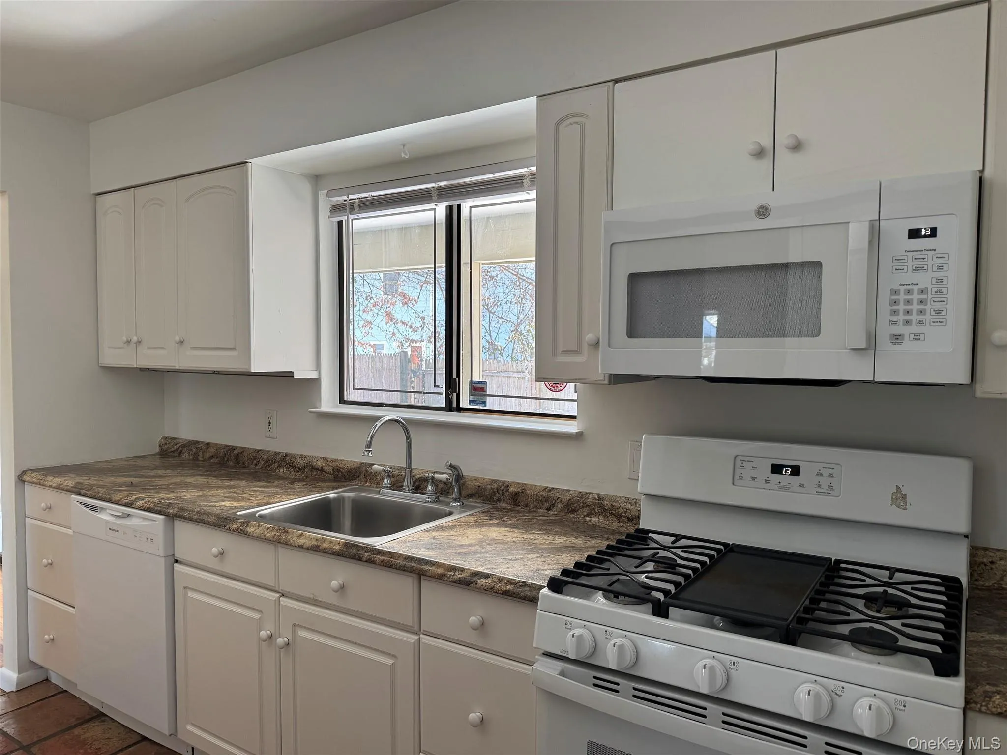 37A Norwood Road, North Hempstead, NY, 2 Bedrooms Bedrooms, 5 Rooms Rooms,2 BathroomsBathrooms,Residential Lease,For Rent,Norwood,0,956745 37A Norwood Road, North Hempstead, NY, 2 Bedrooms Bedrooms, 5 Rooms Rooms,2 BathroomsBathrooms,Residential Lease,For Rent,Norwood,0,956745