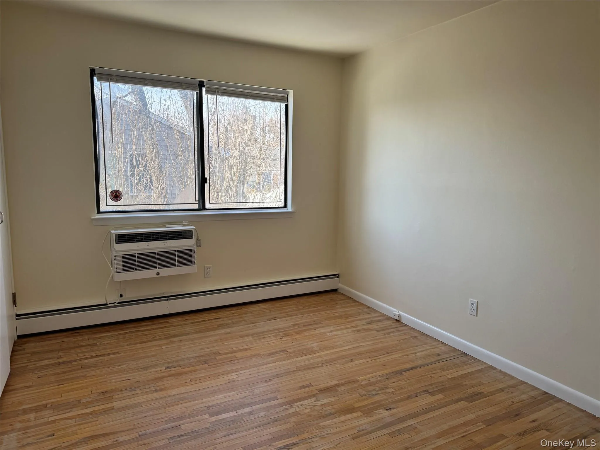 37A Norwood Road, North Hempstead, NY, 2 Bedrooms Bedrooms, 5 Rooms Rooms,2 BathroomsBathrooms,Residential Lease,For Rent,Norwood,0,956745 37A Norwood Road, North Hempstead, NY, 2 Bedrooms Bedrooms, 5 Rooms Rooms,2 BathroomsBathrooms,Residential Lease,For Rent,Norwood,0,956745