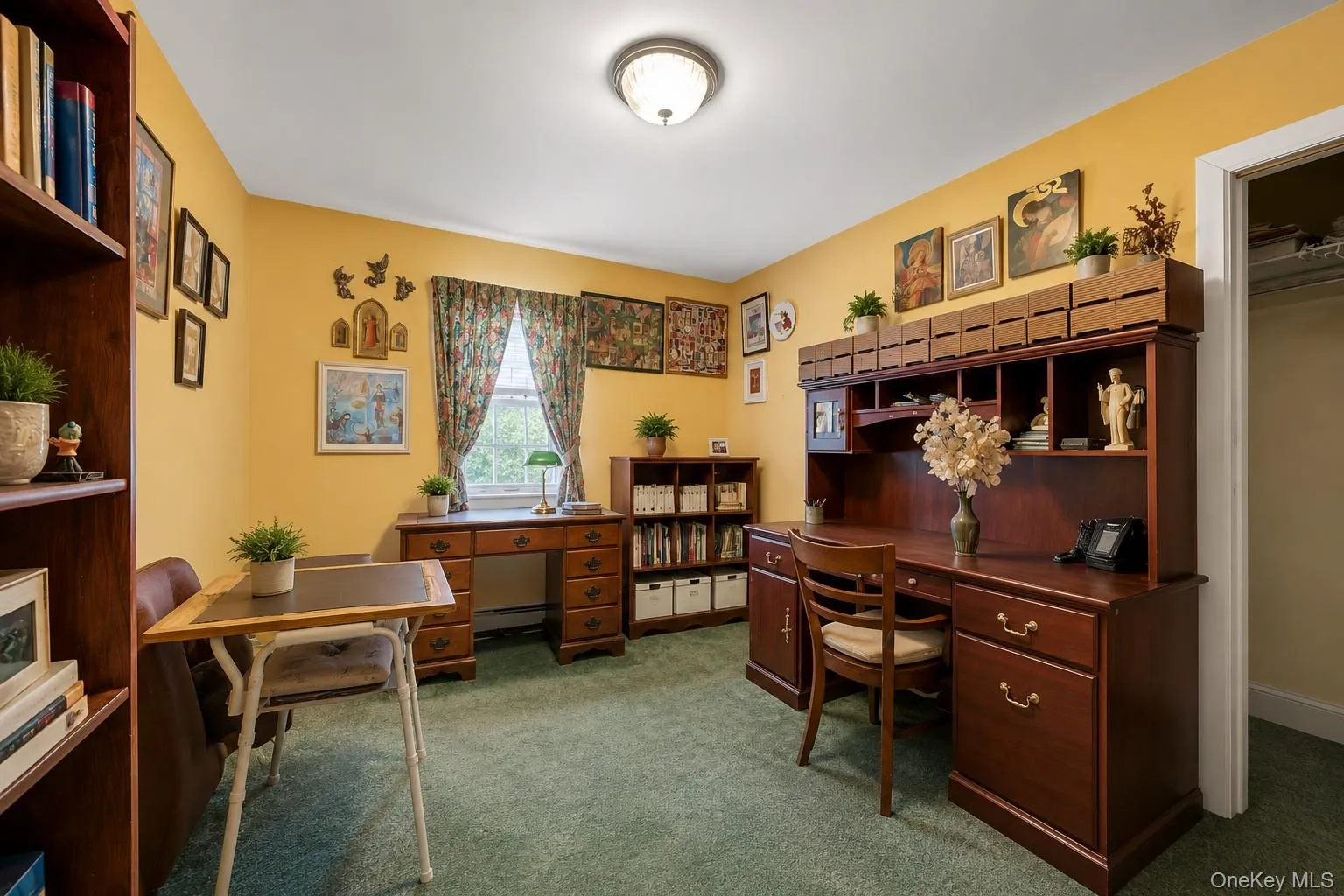 Virtually Stage 4th bedroom / office Virtually Stage 4th bedroom / office
