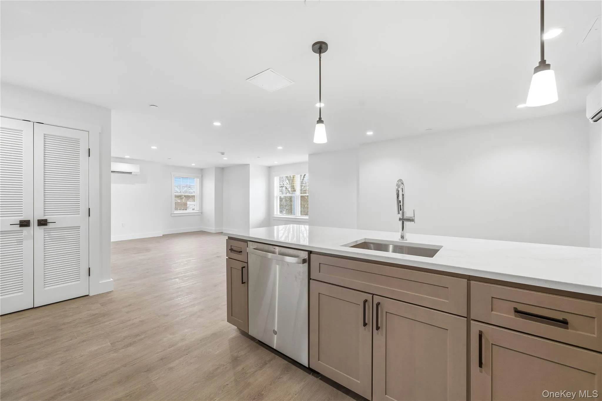 180 Deer Park Avenue, Babylon, NY, 3 Rooms Rooms,1 BathroomBathrooms,Residential Lease,For Rent,Deer Park,0,956809 180 Deer Park Avenue, Babylon, NY, 3 Rooms Rooms,1 BathroomBathrooms,Residential Lease,For Rent,Deer Park,0,956809