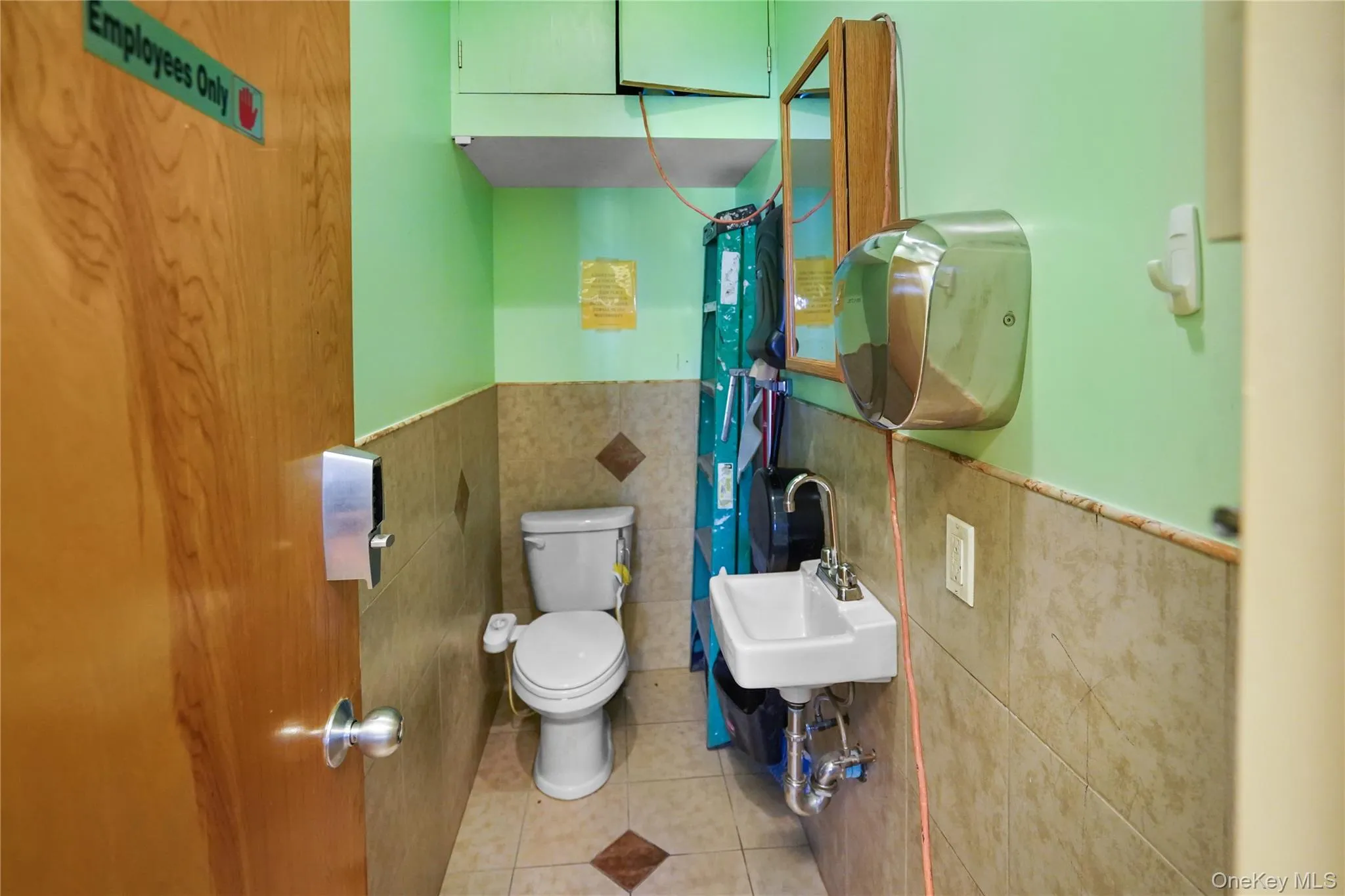 16040 78th Road, New York, NY, ,Commercial Lease,For Rent,78th,0,956815 16040 78th Road, New York, NY, ,Commercial Lease,For Rent,78th,0,956815