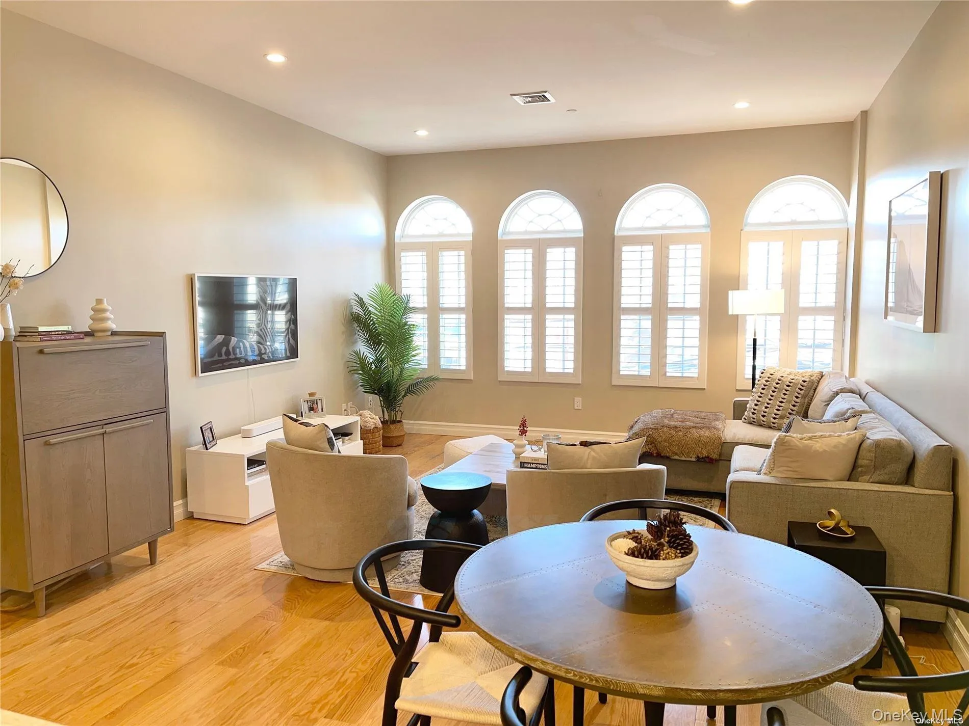 10 Wall Street, Huntington, NY, 1 Bedroom Bedrooms, 3 Rooms Rooms,1 BathroomBathrooms,Residential Lease,For Rent,Wall,0,956836 10 Wall Street, Huntington, NY, 1 Bedroom Bedrooms, 3 Rooms Rooms,1 BathroomBathrooms,Residential Lease,For Rent,Wall,0,956836