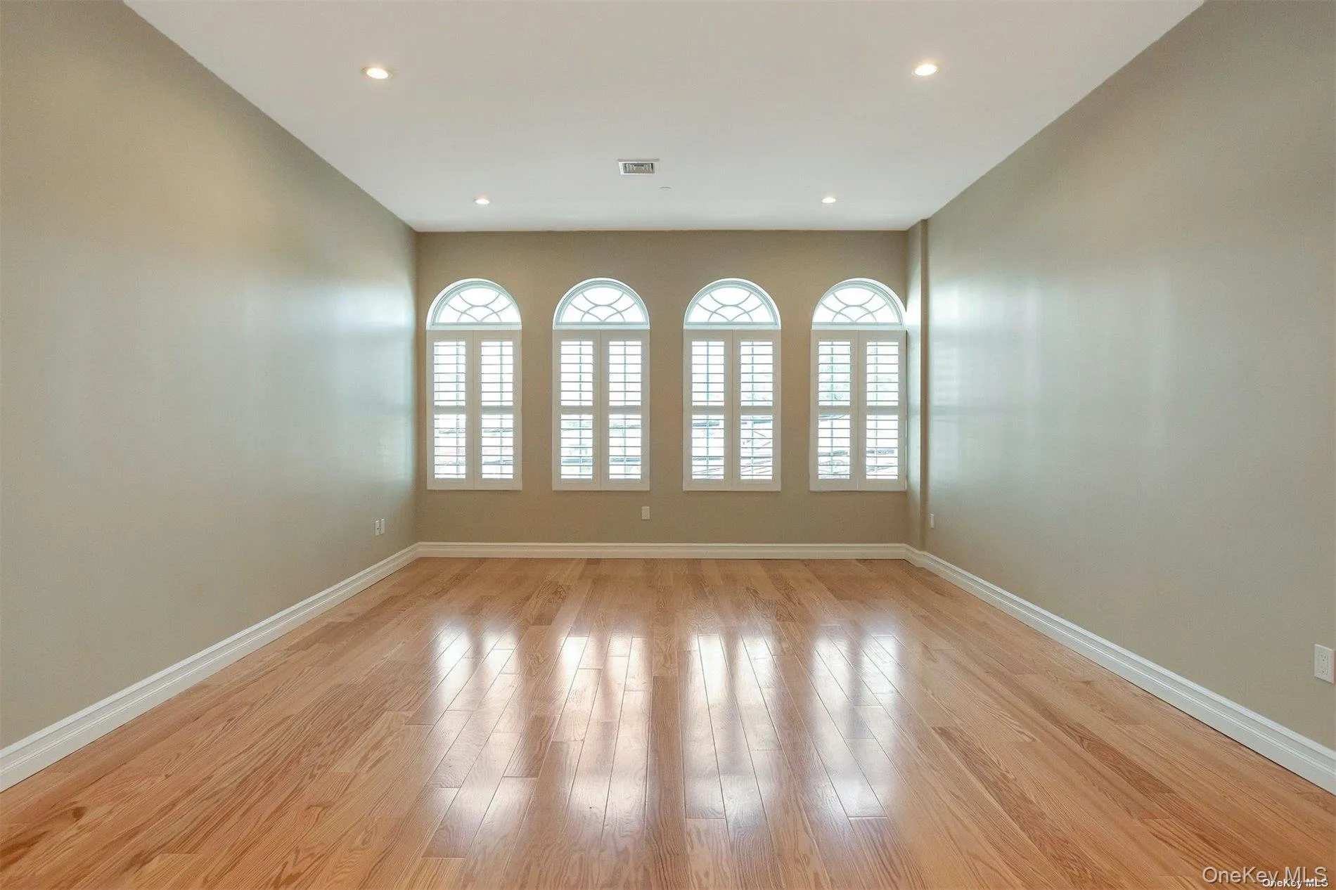 10 Wall Street, Huntington, NY, 1 Bedroom Bedrooms, 3 Rooms Rooms,1 BathroomBathrooms,Residential Lease,For Rent,Wall,0,956836 10 Wall Street, Huntington, NY, 1 Bedroom Bedrooms, 3 Rooms Rooms,1 BathroomBathrooms,Residential Lease,For Rent,Wall,0,956836