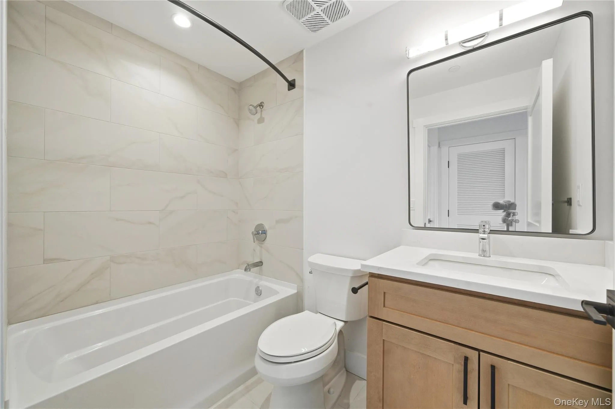 180 Deer Park Avenue, Babylon, NY, 2 Bedrooms Bedrooms, 5 Rooms Rooms,2 BathroomsBathrooms,Residential Lease,For Rent,Deer Park,0,956837 180 Deer Park Avenue, Babylon, NY, 2 Bedrooms Bedrooms, 5 Rooms Rooms,2 BathroomsBathrooms,Residential Lease,For Rent,Deer Park,0,956837