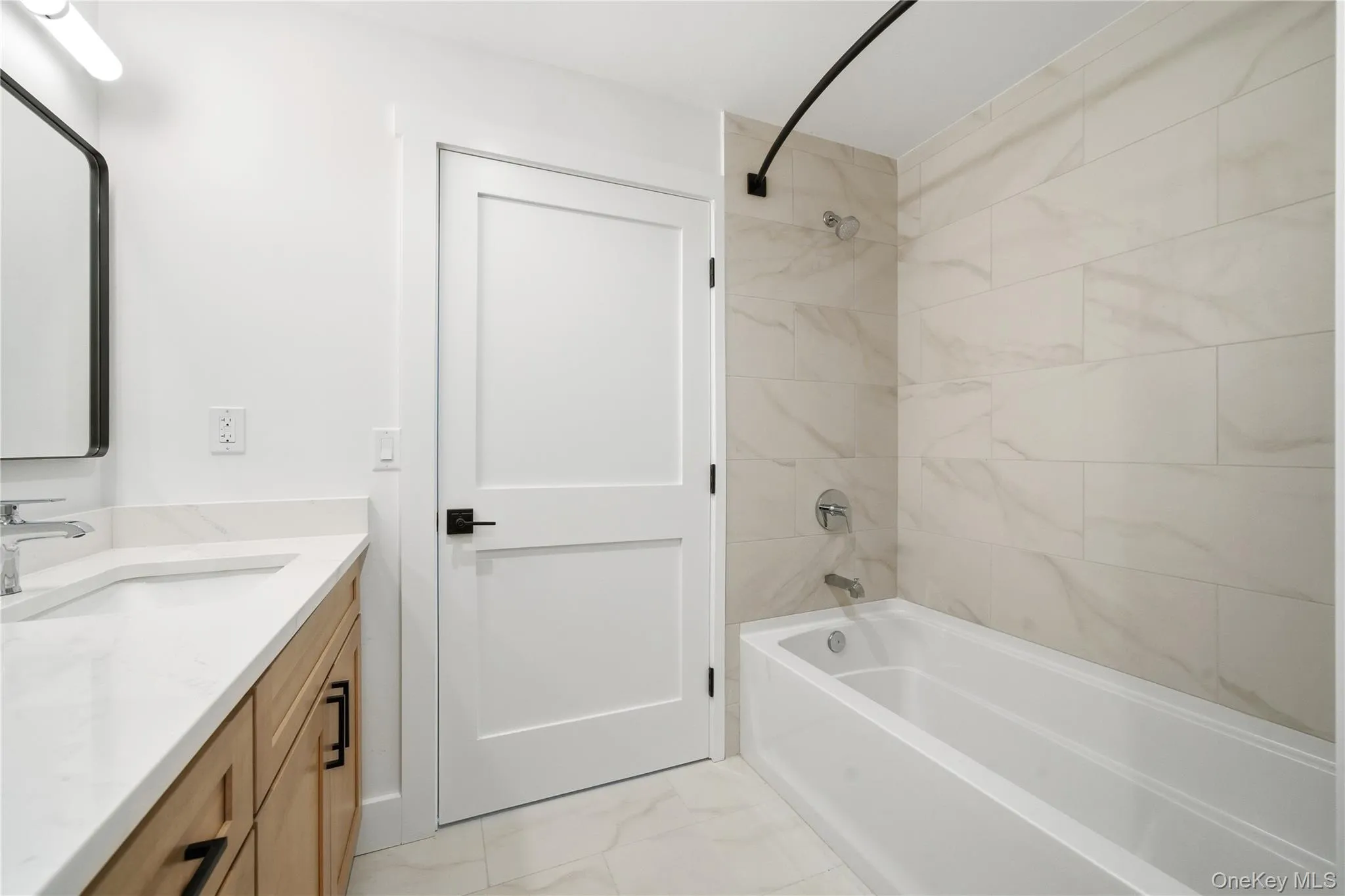 180 Deer Park Avenue, Babylon, NY, 2 Bedrooms Bedrooms, 5 Rooms Rooms,2 BathroomsBathrooms,Residential Lease,For Rent,Deer Park,0,956837 180 Deer Park Avenue, Babylon, NY, 2 Bedrooms Bedrooms, 5 Rooms Rooms,2 BathroomsBathrooms,Residential Lease,For Rent,Deer Park,0,956837