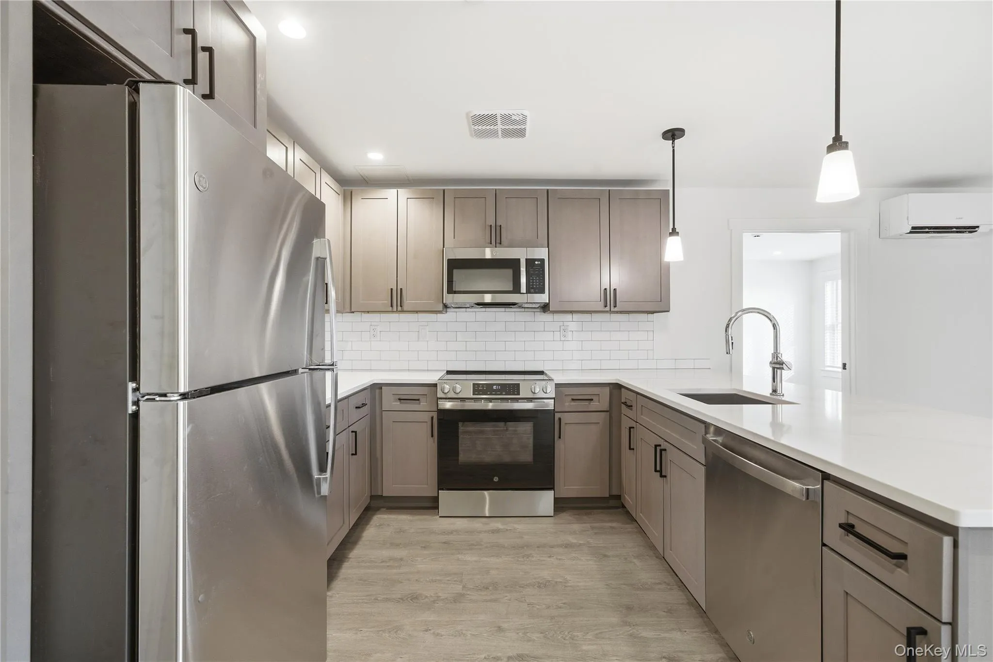 180 Deer Park Avenue, Babylon, NY, 2 Bedrooms Bedrooms, 5 Rooms Rooms,2 BathroomsBathrooms,Residential Lease,For Rent,Deer Park,0,956837 180 Deer Park Avenue, Babylon, NY, 2 Bedrooms Bedrooms, 5 Rooms Rooms,2 BathroomsBathrooms,Residential Lease,For Rent,Deer Park,0,956837