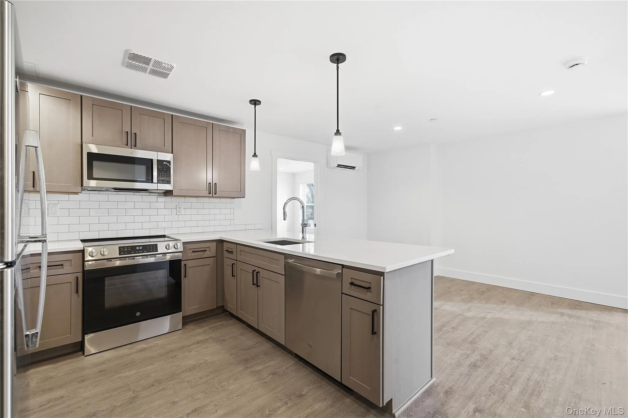 180 Deer Park Avenue, Babylon, NY, 2 Bedrooms Bedrooms, 5 Rooms Rooms,2 BathroomsBathrooms,Residential Lease,For Rent,Deer Park,0,956837 180 Deer Park Avenue, Babylon, NY, 2 Bedrooms Bedrooms, 5 Rooms Rooms,2 BathroomsBathrooms,Residential Lease,For Rent,Deer Park,0,956837