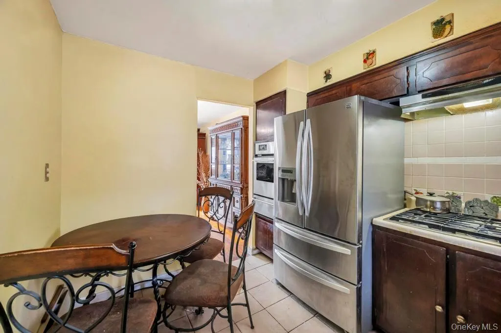 1034 Hendrix Street, New York, NY, 3 Bedrooms Bedrooms, 3 Rooms Rooms,1 BathroomBathrooms,Residential Sale,For Rent,Hendrix,0,956857 1034 Hendrix Street, New York, NY, 3 Bedrooms Bedrooms, 3 Rooms Rooms,1 BathroomBathrooms,Residential Sale,For Rent,Hendrix,0,956857