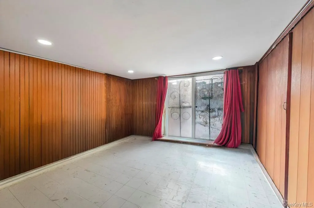 1034 Hendrix Street, New York, NY, 3 Bedrooms Bedrooms, 3 Rooms Rooms,1 BathroomBathrooms,Residential Sale,For Rent,Hendrix,0,956857 1034 Hendrix Street, New York, NY, 3 Bedrooms Bedrooms, 3 Rooms Rooms,1 BathroomBathrooms,Residential Sale,For Rent,Hendrix,0,956857