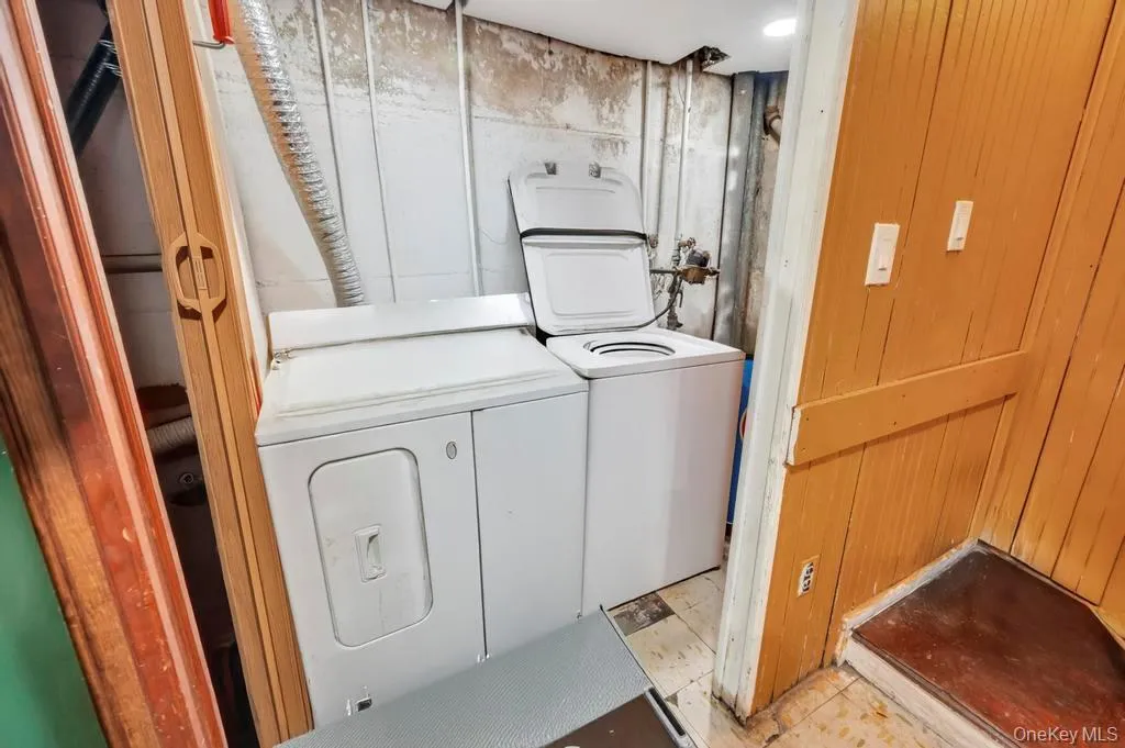 1034 Hendrix Street, New York, NY, 3 Bedrooms Bedrooms, 3 Rooms Rooms,1 BathroomBathrooms,Residential Sale,For Rent,Hendrix,0,956857 1034 Hendrix Street, New York, NY, 3 Bedrooms Bedrooms, 3 Rooms Rooms,1 BathroomBathrooms,Residential Sale,For Rent,Hendrix,0,956857