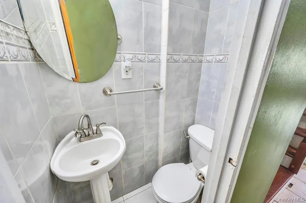 1034 Hendrix Street, New York, NY, 3 Bedrooms Bedrooms, 3 Rooms Rooms,1 BathroomBathrooms,Residential Sale,For Rent,Hendrix,0,956857 1034 Hendrix Street, New York, NY, 3 Bedrooms Bedrooms, 3 Rooms Rooms,1 BathroomBathrooms,Residential Sale,For Rent,Hendrix,0,956857