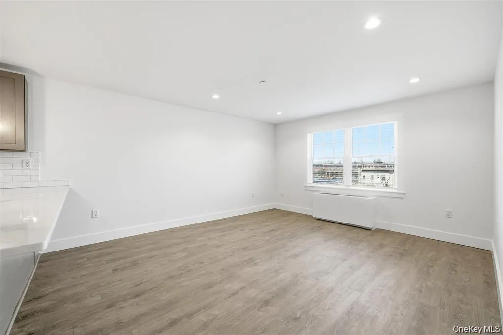 180 Deer Park Avenue, Babylon, NY, 1 Bedroom Bedrooms, 4 Rooms Rooms,1 BathroomBathrooms,Residential Lease,For Rent,Deer Park,0,956881 180 Deer Park Avenue, Babylon, NY, 1 Bedroom Bedrooms, 4 Rooms Rooms,1 BathroomBathrooms,Residential Lease,For Rent,Deer Park,0,956881