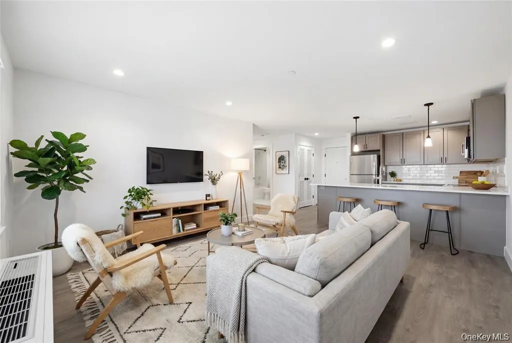 Virtual Staged Virtual Staged