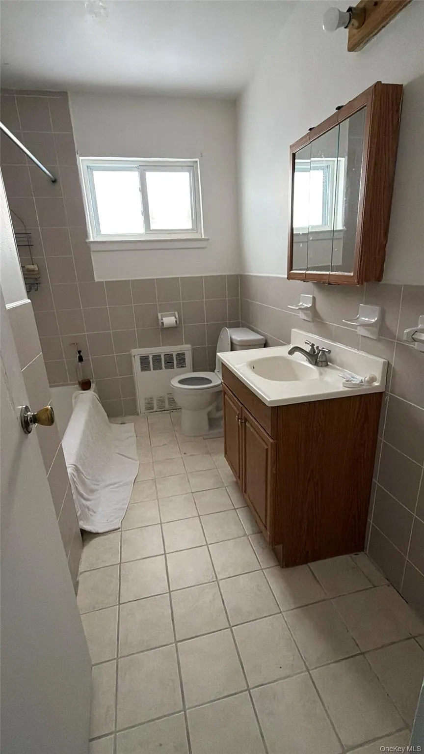 144 Roslyn Road, North Hempstead, NY, 3 Bedrooms Bedrooms, 5 Rooms Rooms,1 BathroomBathrooms,Residential Lease,For Rent,Roslyn,0,956886 144 Roslyn Road, North Hempstead, NY, 3 Bedrooms Bedrooms, 5 Rooms Rooms,1 BathroomBathrooms,Residential Lease,For Rent,Roslyn,0,956886