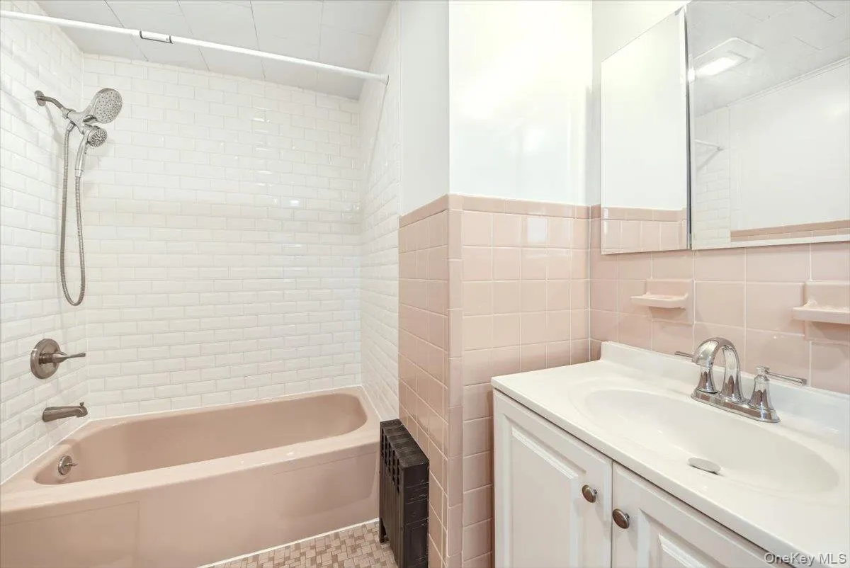 169 Lockwood Avenue, Yonkers, NY, 2 Bedrooms Bedrooms, 5 Rooms Rooms,1 BathroomBathrooms,Residential Lease,For Rent,Lockwood,0,956903 169 Lockwood Avenue, Yonkers, NY, 2 Bedrooms Bedrooms, 5 Rooms Rooms,1 BathroomBathrooms,Residential Lease,For Rent,Lockwood,0,956903